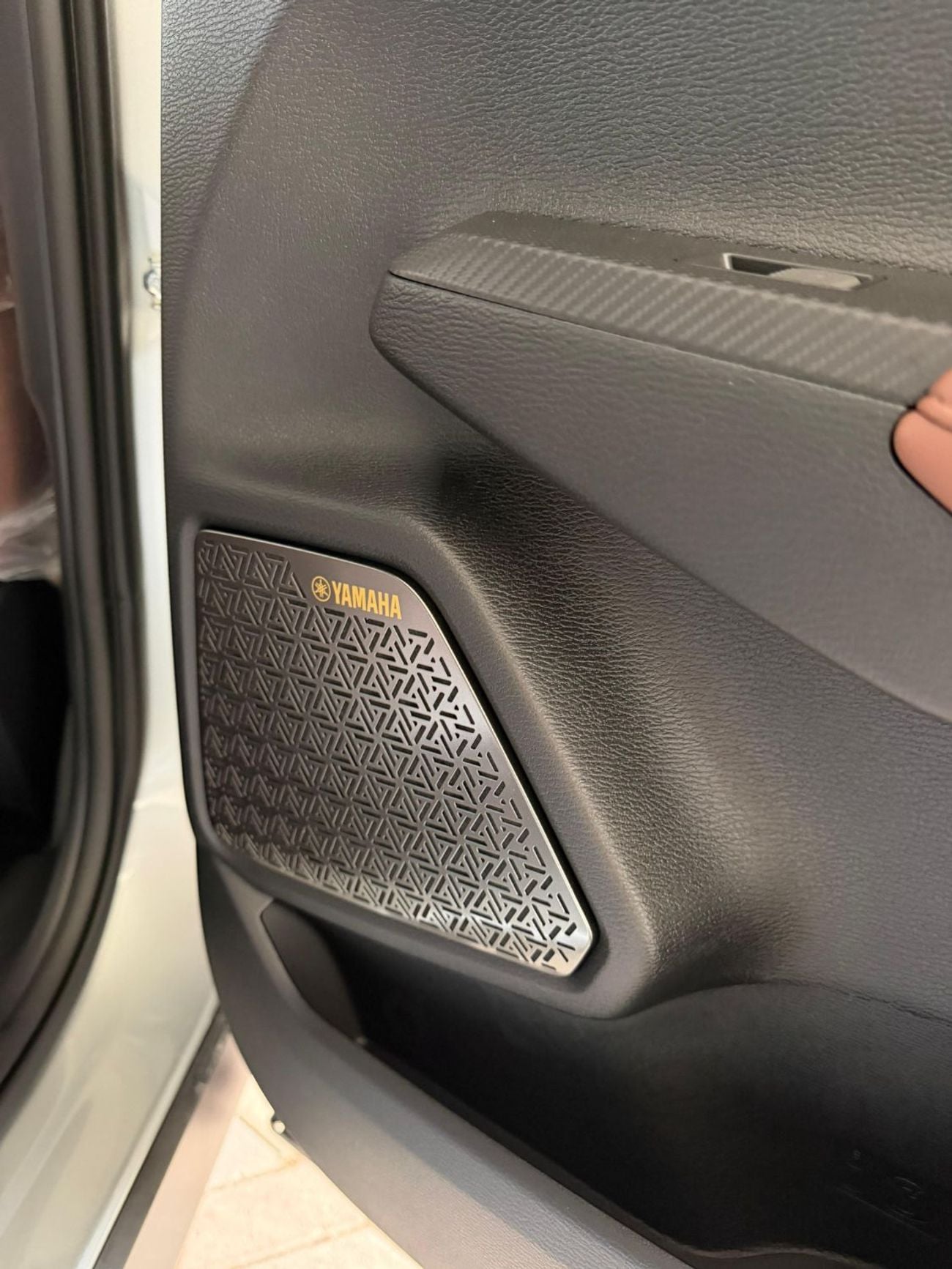 Mitsubishi Outlander PREMIUM LAUNCH EDITION