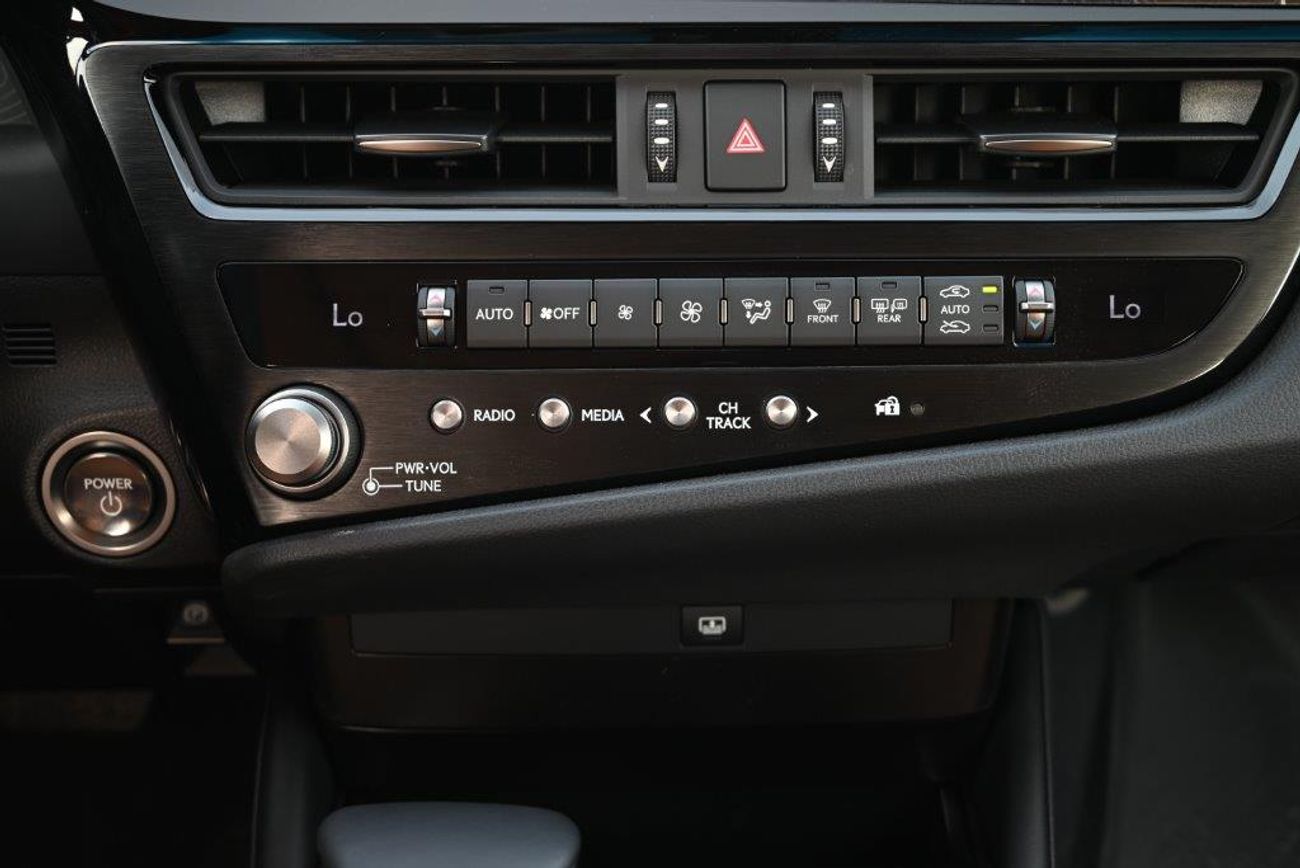 لكزس ES 300 Hybrid 2.5L 5 Seater Automatic