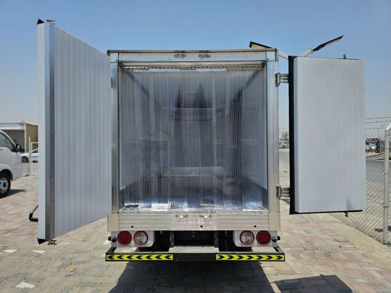 كيا بونغو KIA Bongo K4000 3.0L Turbo Diesel, Pick-up Truck, Dual Compressor -18° to 10° C With Side Door,