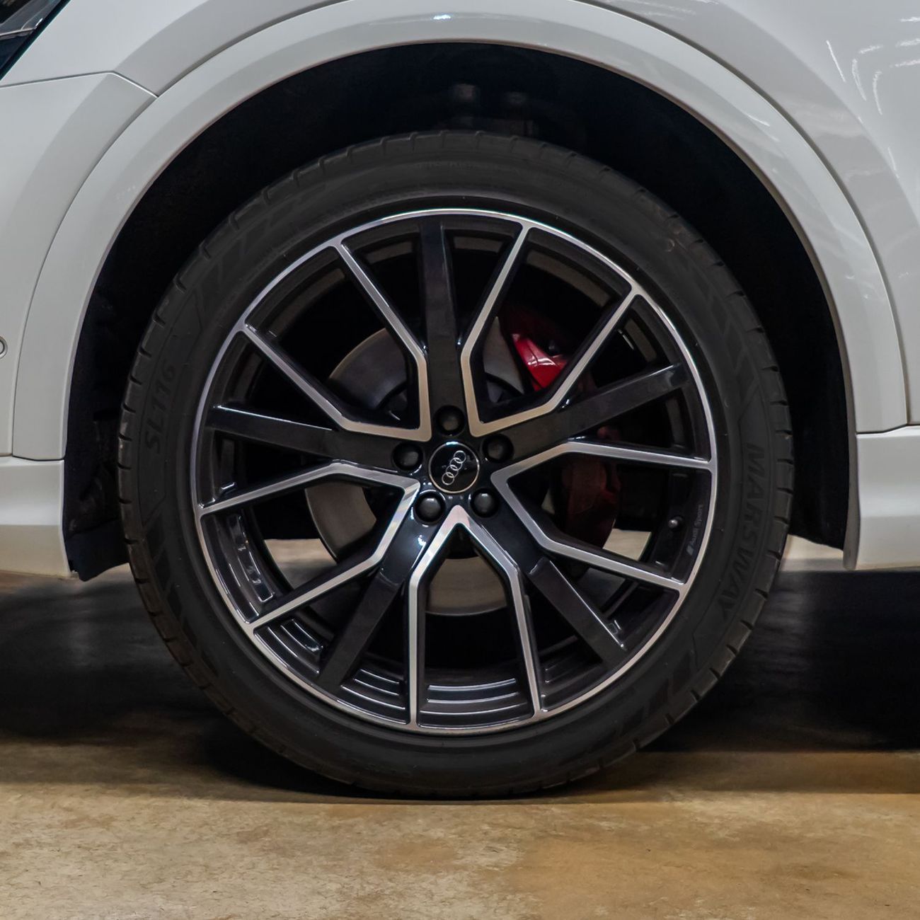 أودي Q8 55 TFSI quattro S-Line 3.0L (340 HP) AED 2,490 pm • 0% Downpayment • Audi Q8 55 TFSI S-Line • 1 Year