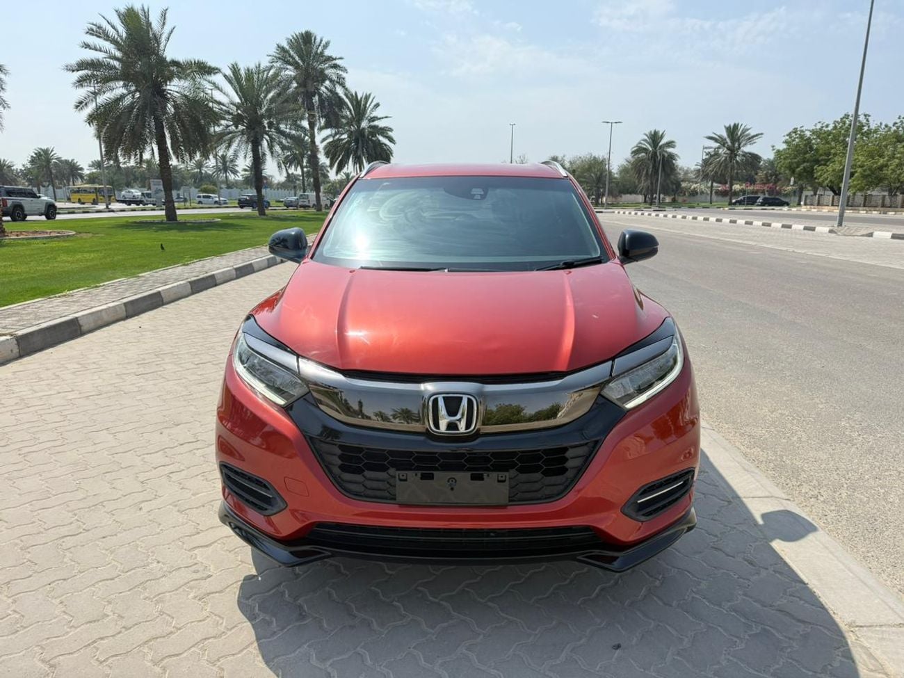 هوندا HRV RS 1.8L v4 petrol engine RHD 2WD Automatic transmission 5 Seats Suv with 5 doors