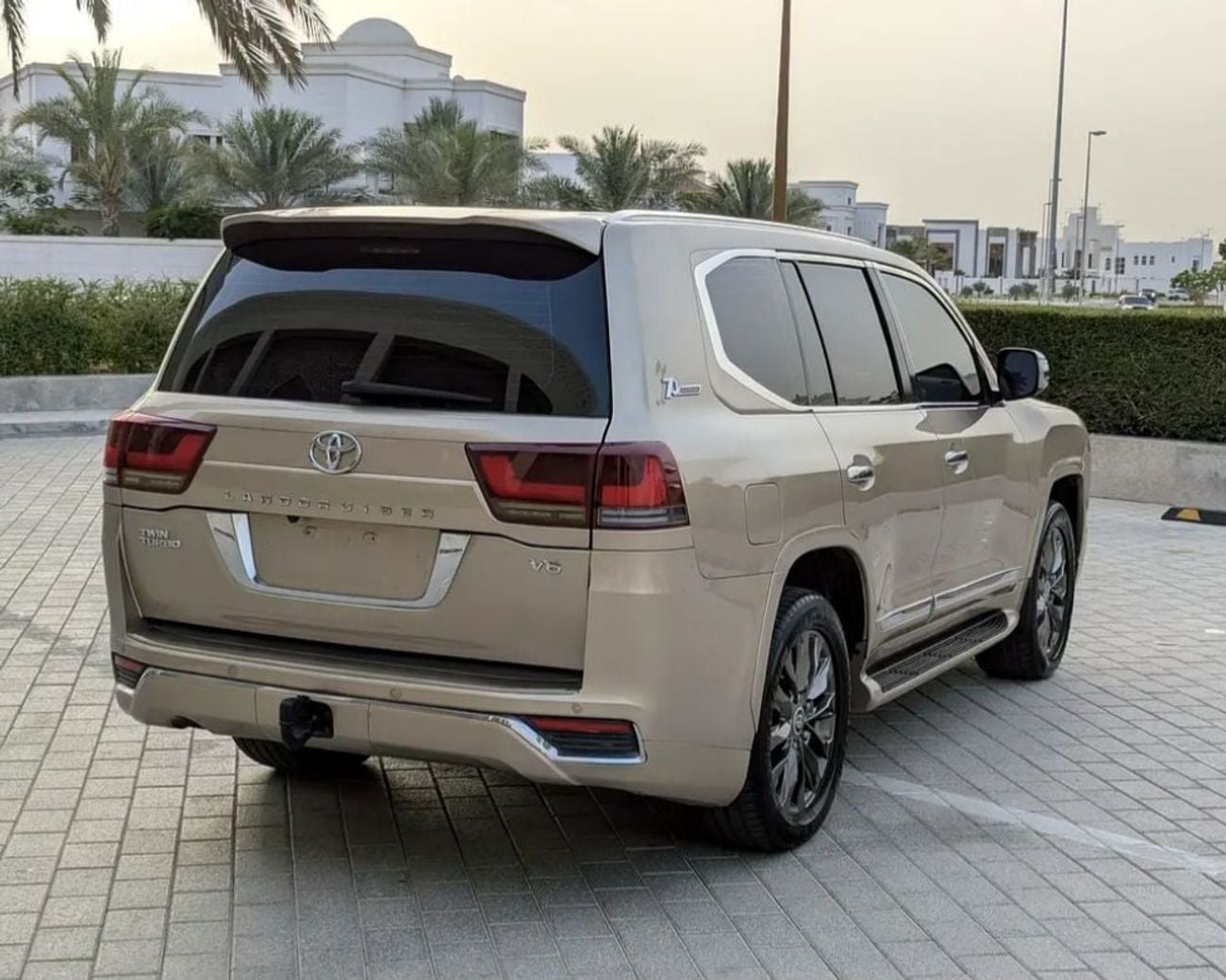 تويوتا لاند كروزر Toyota landcruise 2011model Facelifted 2025 GXR 4.0L v8 petrol Engine Colour Gold push start Transmi