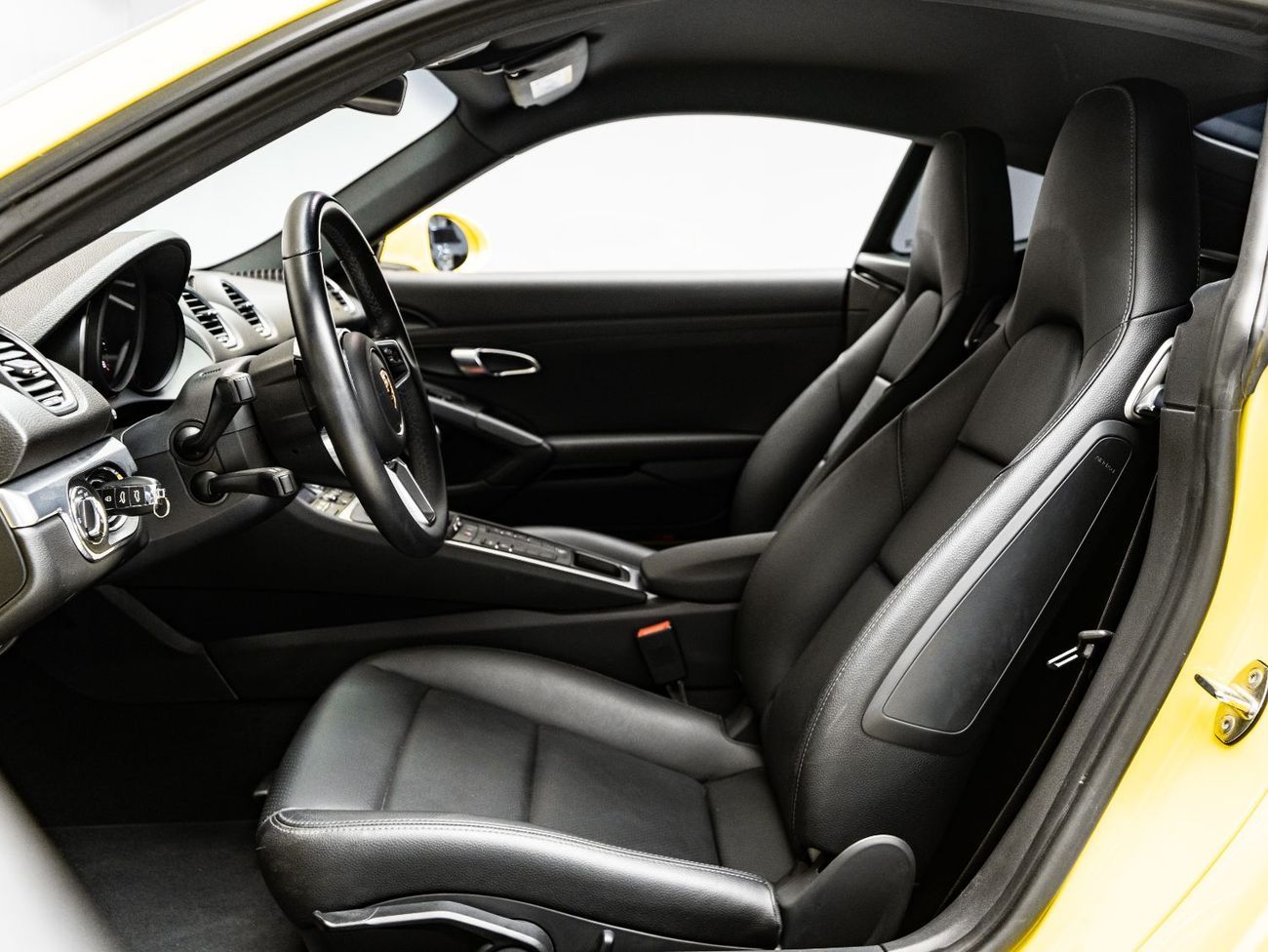 بورش كايمان 718 Std 2.0L M/T2024 Porsche Cayman, 2.0L TC F4, RWD, 300 bhp, 6 Speed Manual