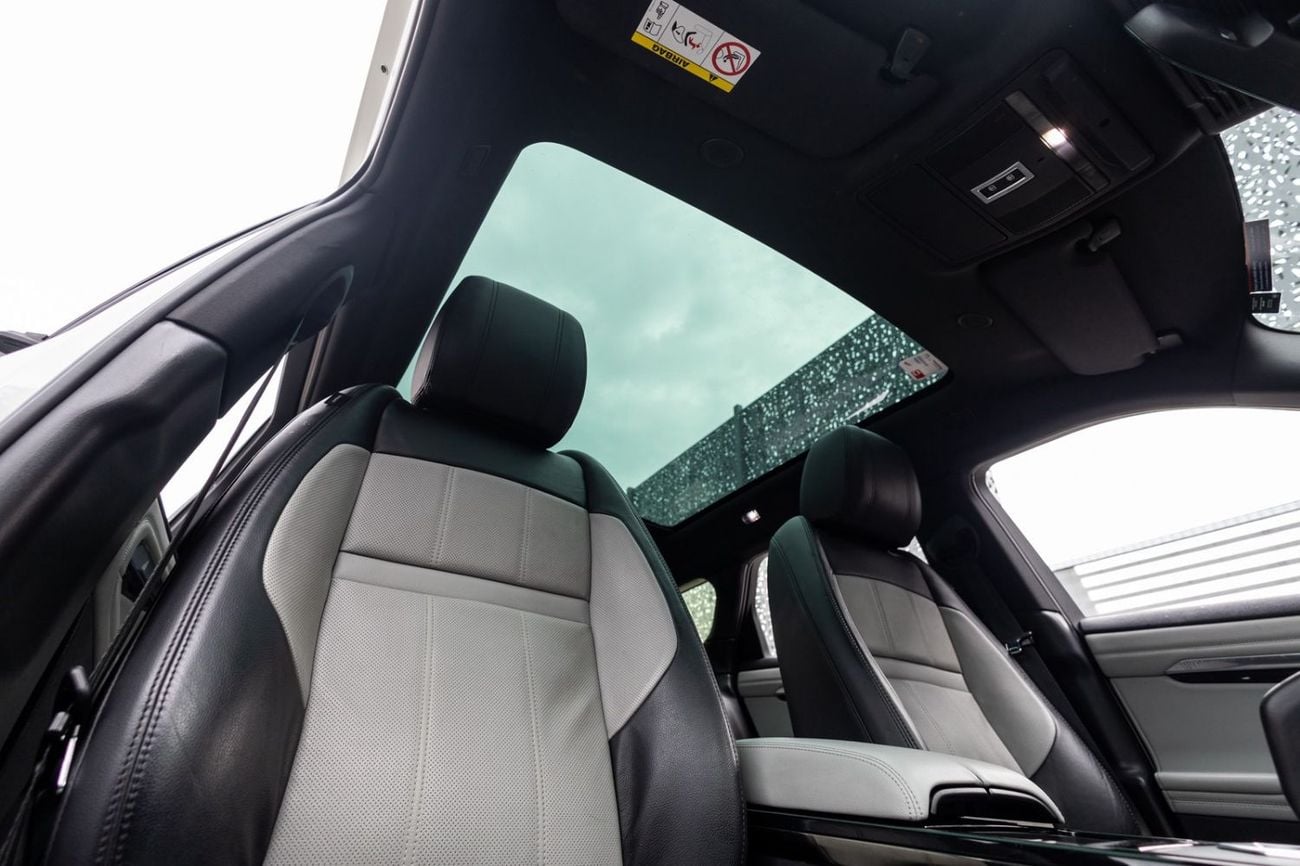 Land Rover Range Rover Evoque P250 R-Dynamic SE 2.0L Land Rover Range Rover Evoque 2021 GCC specs for 1,657.00 AED monthly
