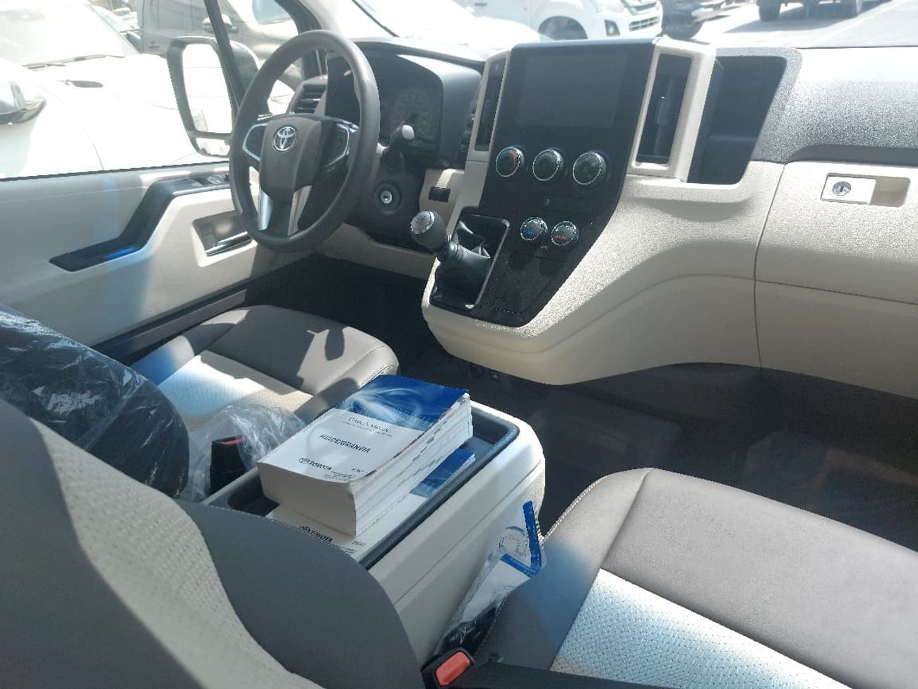 Toyota Hiace 2.8L DIESEL HIGH ROOF 13 SEATER MANUAL TRANSMISSION