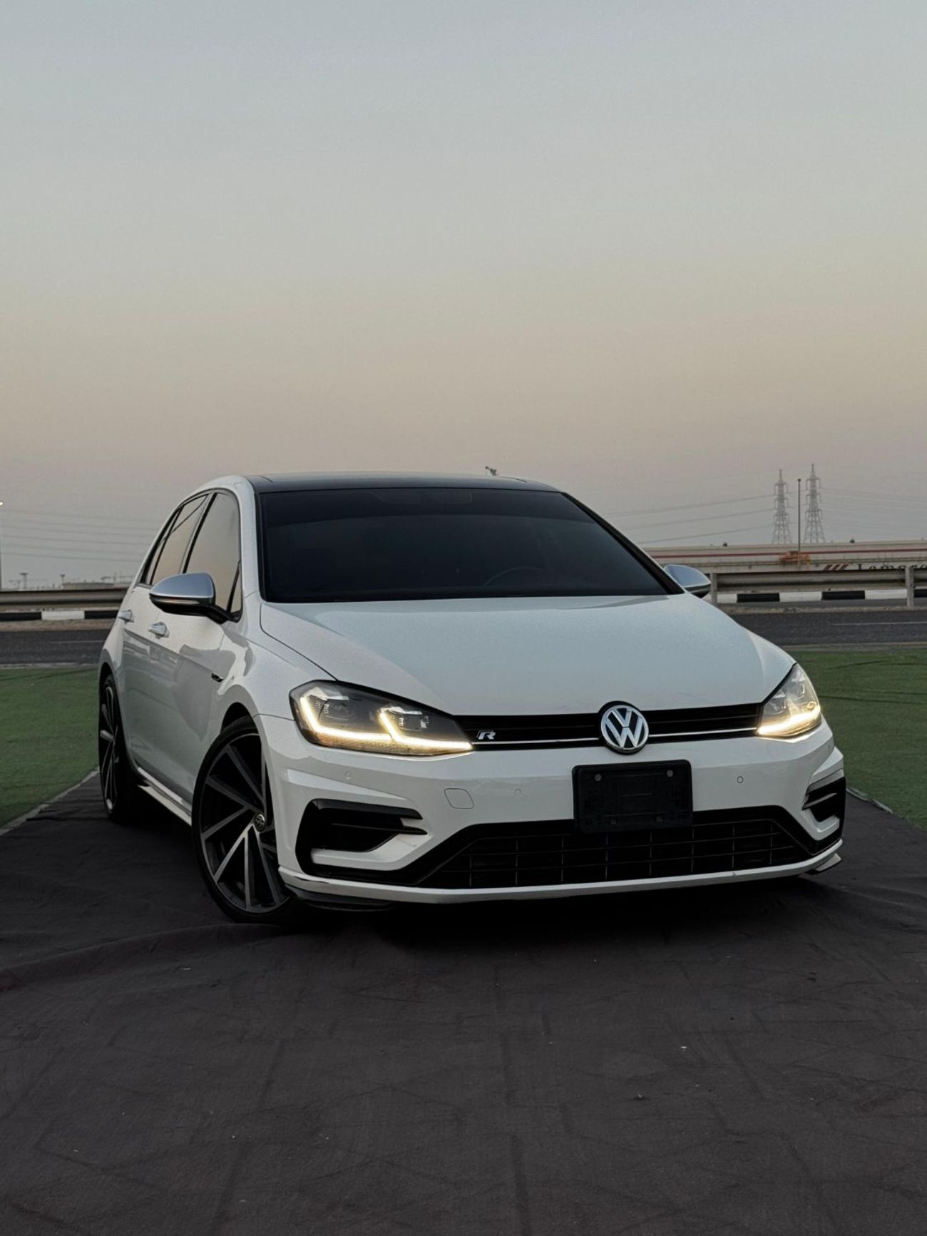 Volkswagen Golf R Base 2.0T