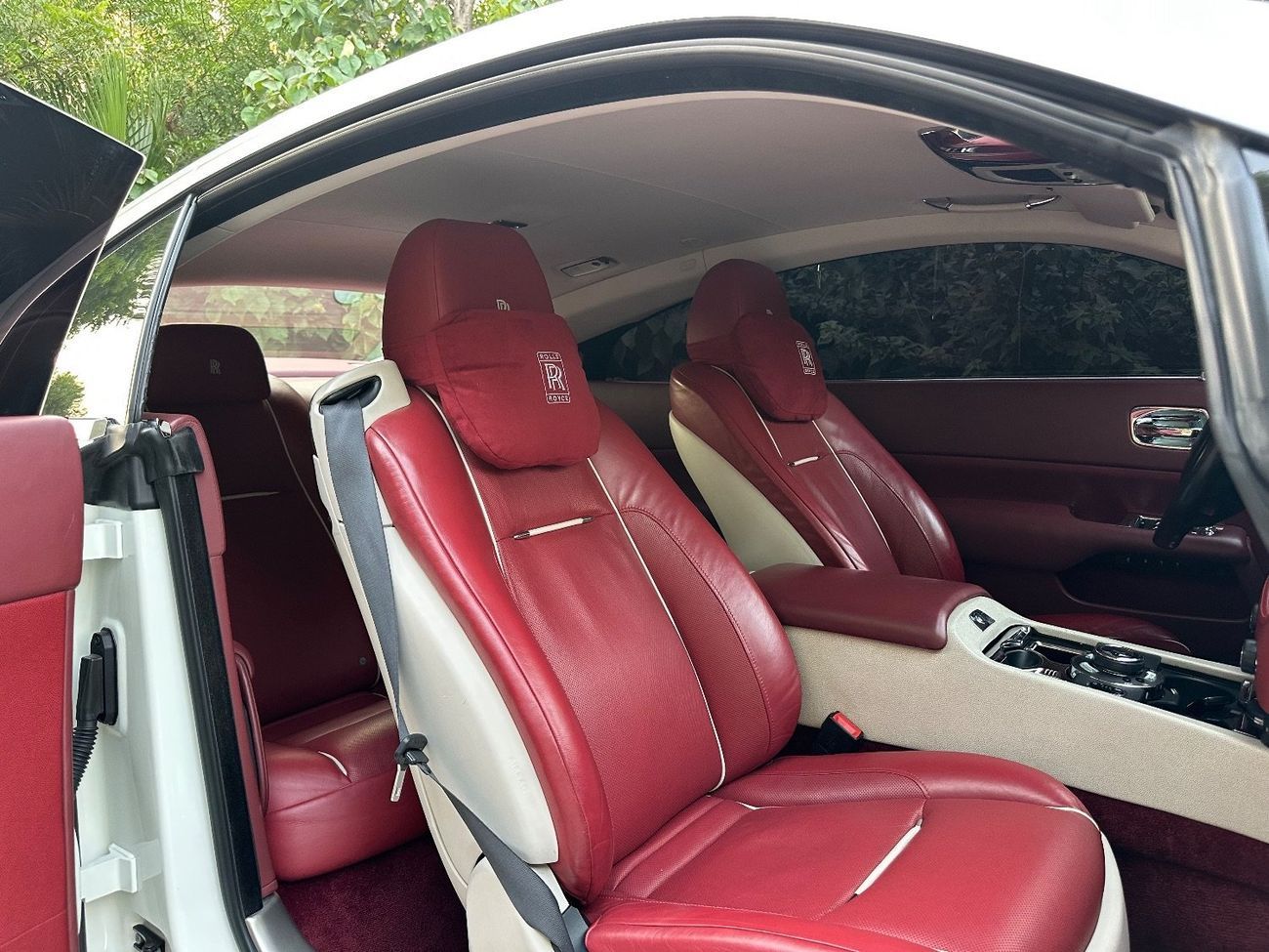 رولز رويس واريث 2015 Rolls Royce Wraith | GCC Specs | 6.6L V12 | 624 HP | 109K KM | Starlight Headliner | Excellent