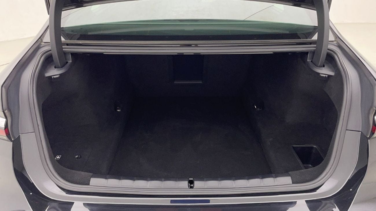 بي أم دبليو 740i 3L 2023 | 0 DP | 3942/Month | 30 Day Return | Service History