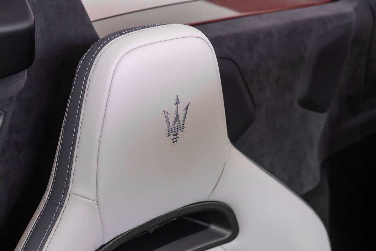 مازيراتي MC20 تشيلو 2023 Maserati MC20 Cielo Spyder / Carbon Body / Japanese Spec