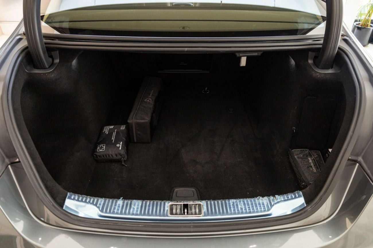 Mercedes Benz S500 4MATIC 3.0L 2022 Mercedes-Benz S-Class 500 4MATIC GCC | Agency Warranty