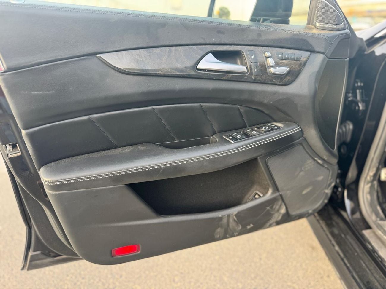 Mercedes-Benz CLS 550 Mercedes-Benz CLS 550 – 2016 | V8 Biturbo | Japanese Specs  A perfect combination of luxury, perform