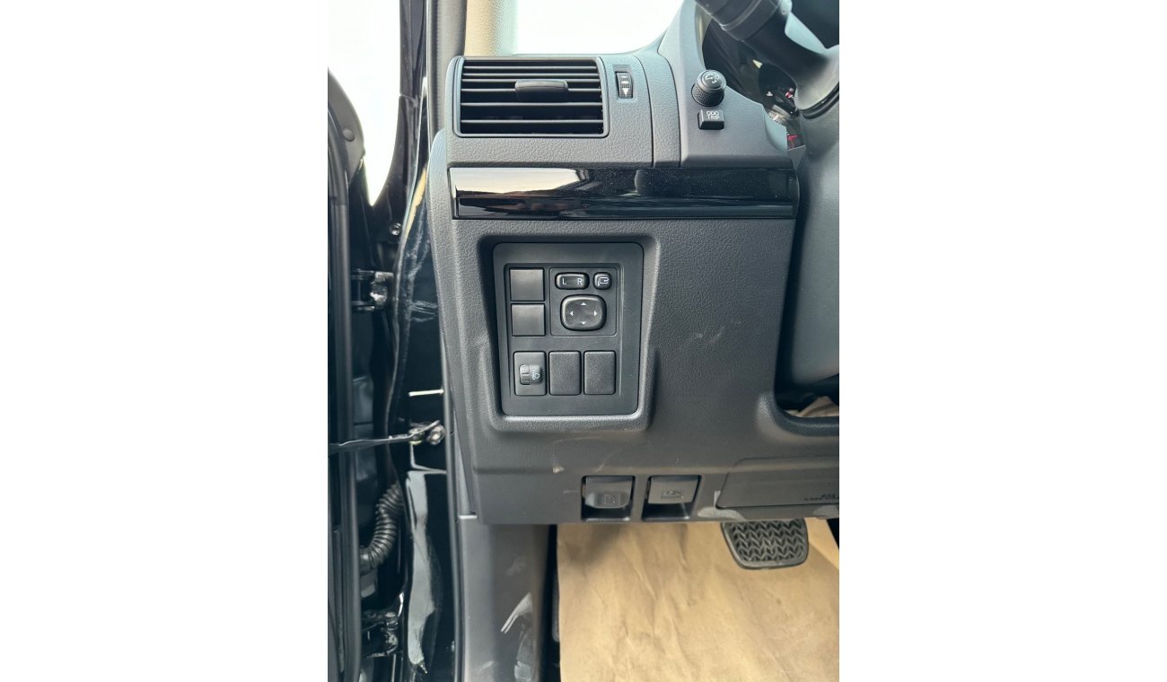 تويوتا برادو Toyota Prado TXL 4.0 V6 engine black interior black