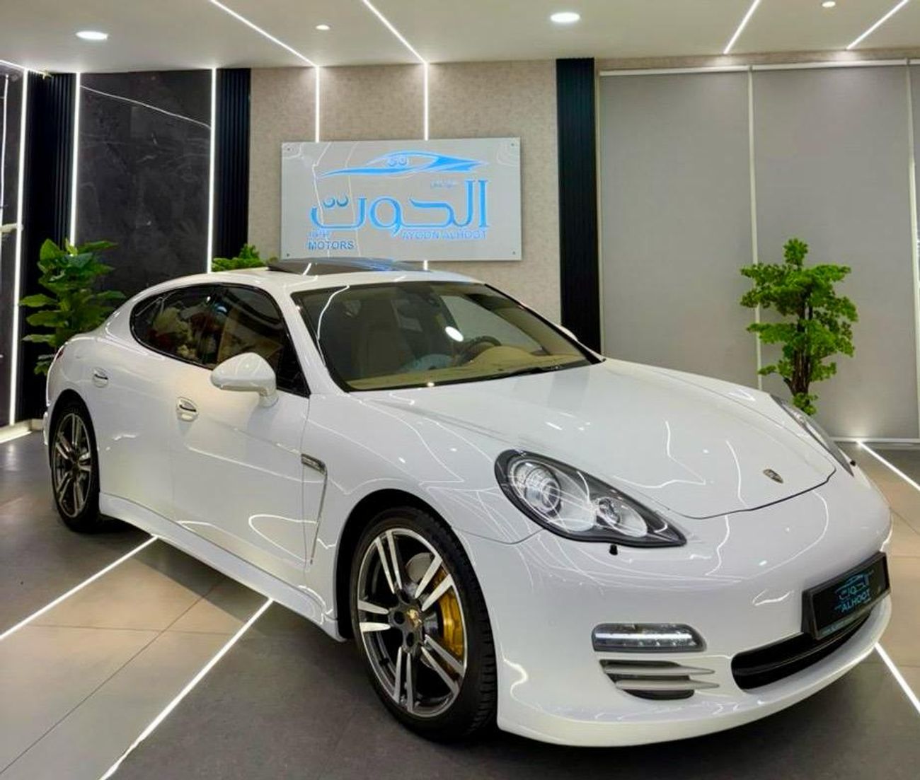 Porsche Panamera PLATINUM PORSCHE PANAMERA V8 || FULLY LOADED || GCC || ACCIDENTS FREE || AMAZING CONDITION