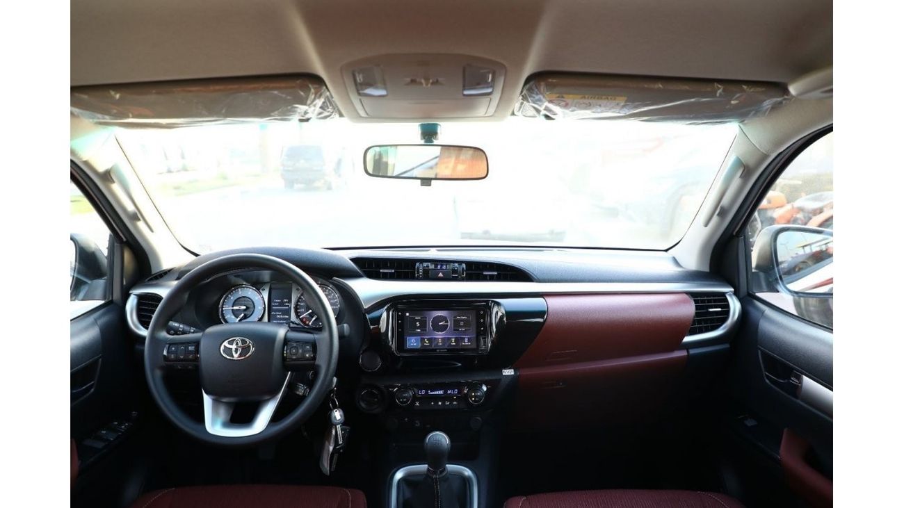 تويوتا هيلوكس تويوتا هيلوكس 4x4 DC 2.8 2023 - رمادي من الداخل عنابي