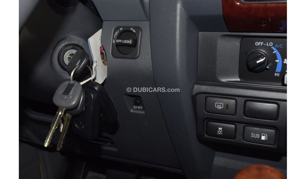 تويوتا لاند كروزر LC 78 HARD TOP 4.5 DIESEL WAGON WITH WINCH- SPECIAL