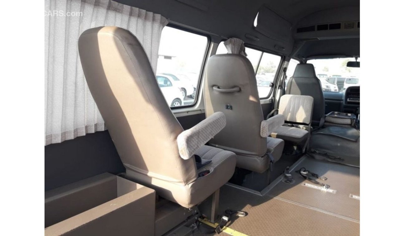 تويوتا هاياس Hiace RIGHT HAND DRIVE (Stock no PM 273 )