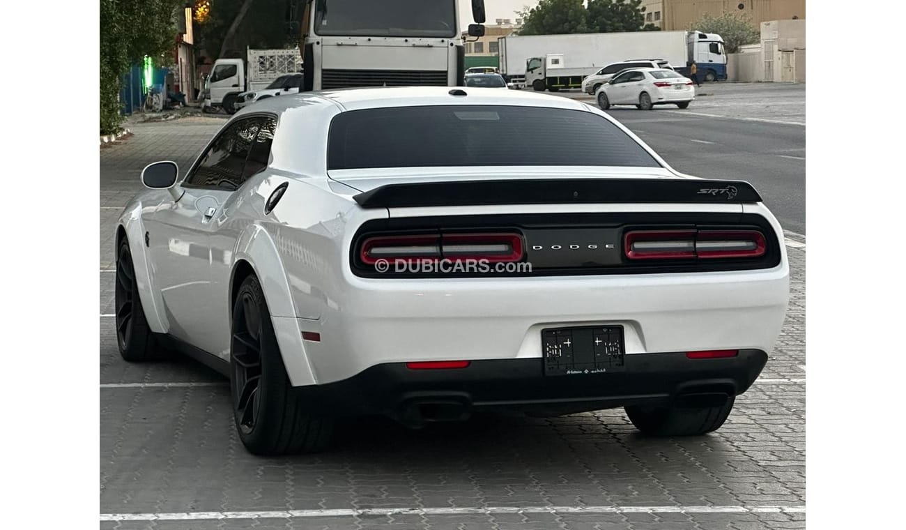 دودج تشالينجر SRT هيلكات عريضجسم