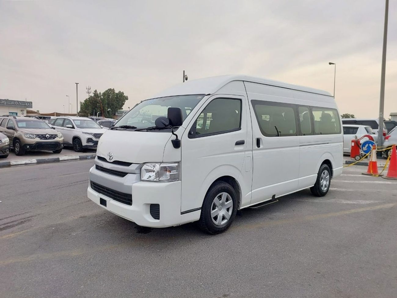 Toyota Hiace TOYOTA HIACE COMMUTER VAN RHD 2017 MODEL 2.7 L PETROL AUTOMATIC(PM81432)
