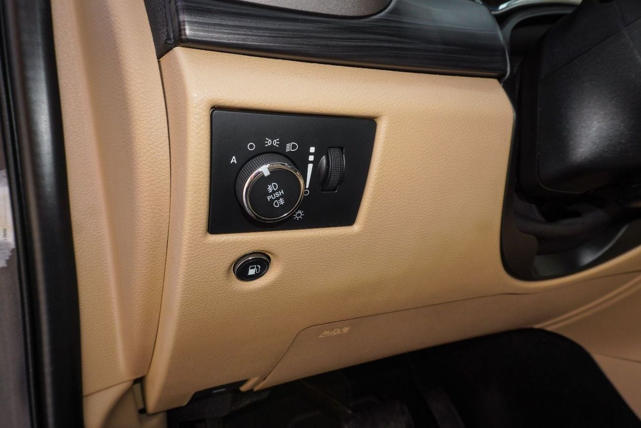 جيب جراند شيروكي LAREDO Limited 3.2L