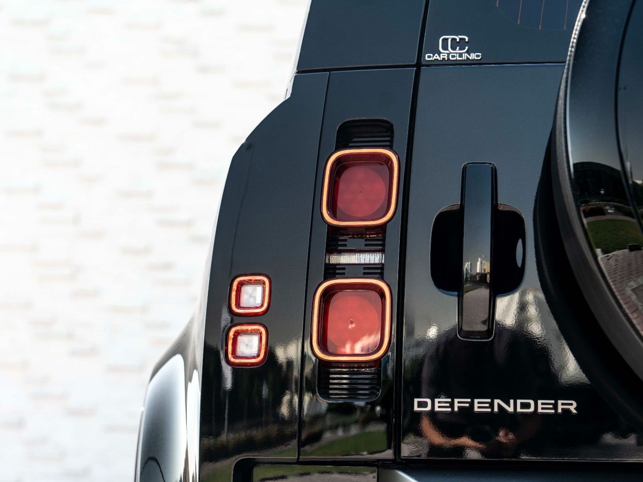 Land Rover Defender TOP P400 110 HSE 3.0L (5 Seater)