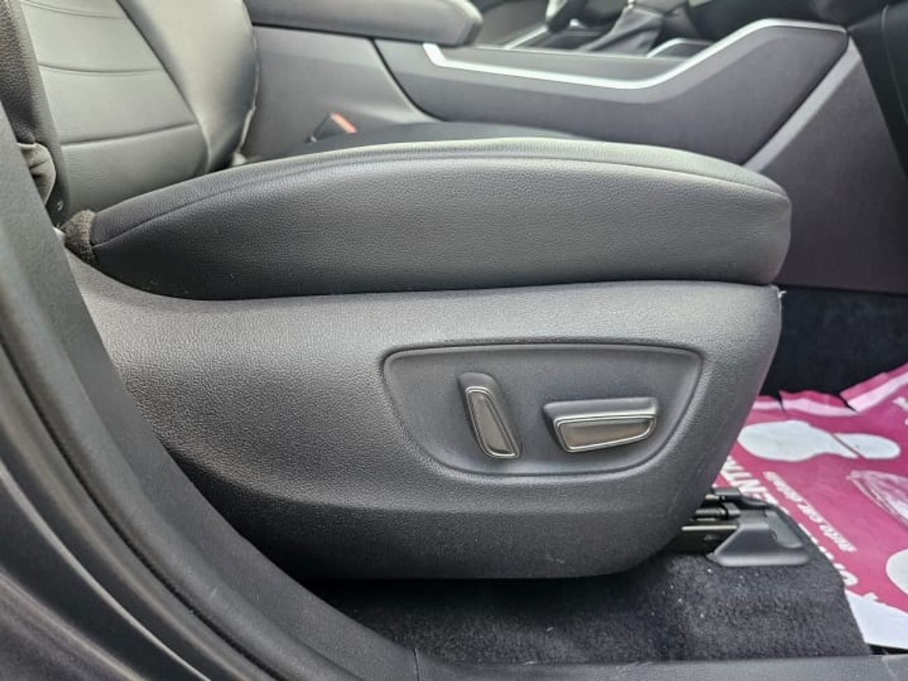 Toyota Highlander XLE-Non Hybrid-3.5L-AWD-LHD-American specs-6 Cylinders-petrol-Automatic-7 Seats-5 Doors