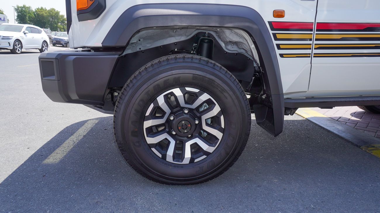 Toyota Land Cruiser 70 LX 4.0L V6 A/T  Al Futtaim