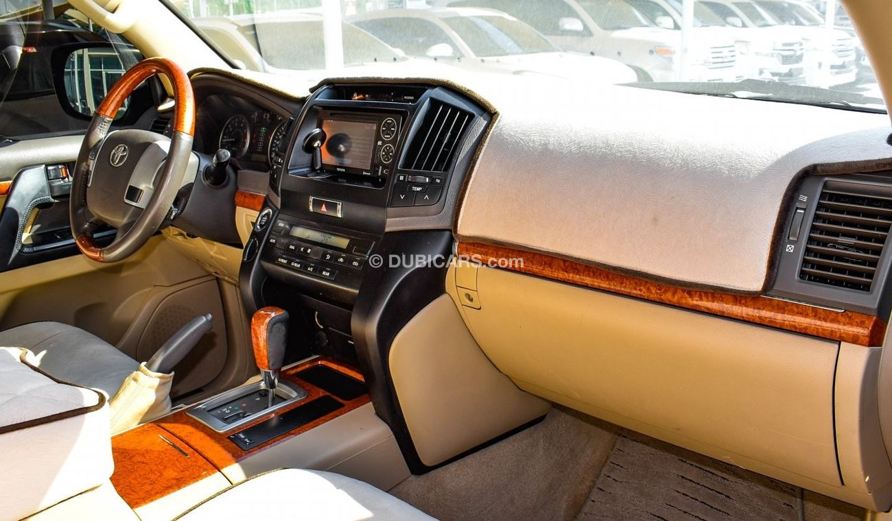 Toyota Land Cruiser GXR V8