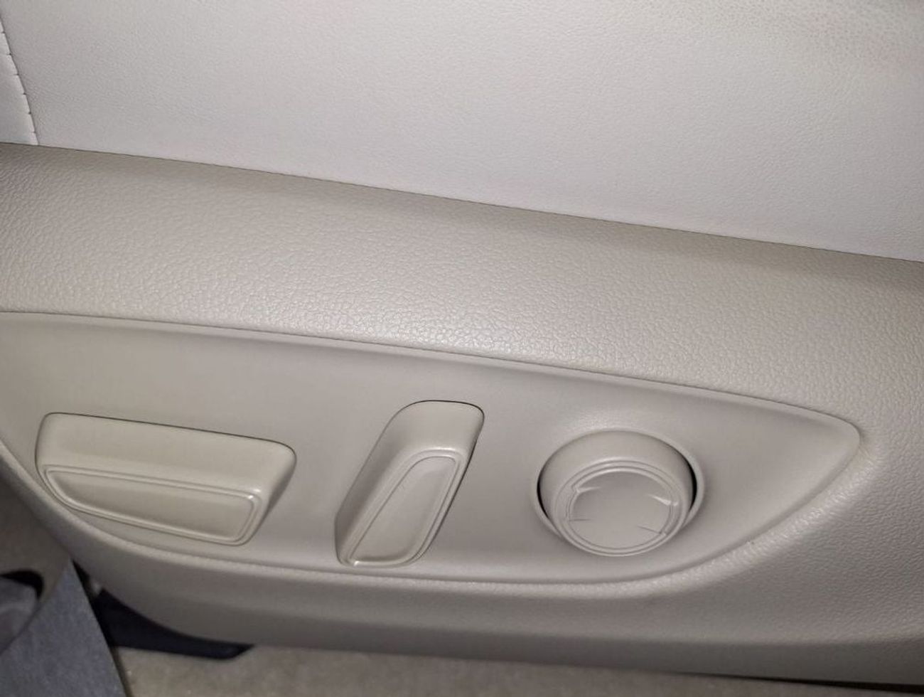 تويوتا لاند كروزر AX STD V6 4.0L PETROL A/T