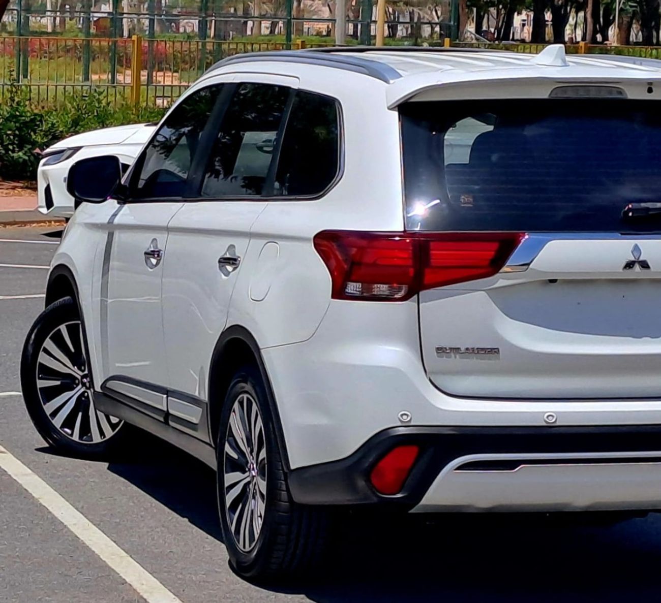 Mitsubishi Outlander GLX 3.0L 999-Monthly l GCC l V6, Sunroof, Leather l Accident Free