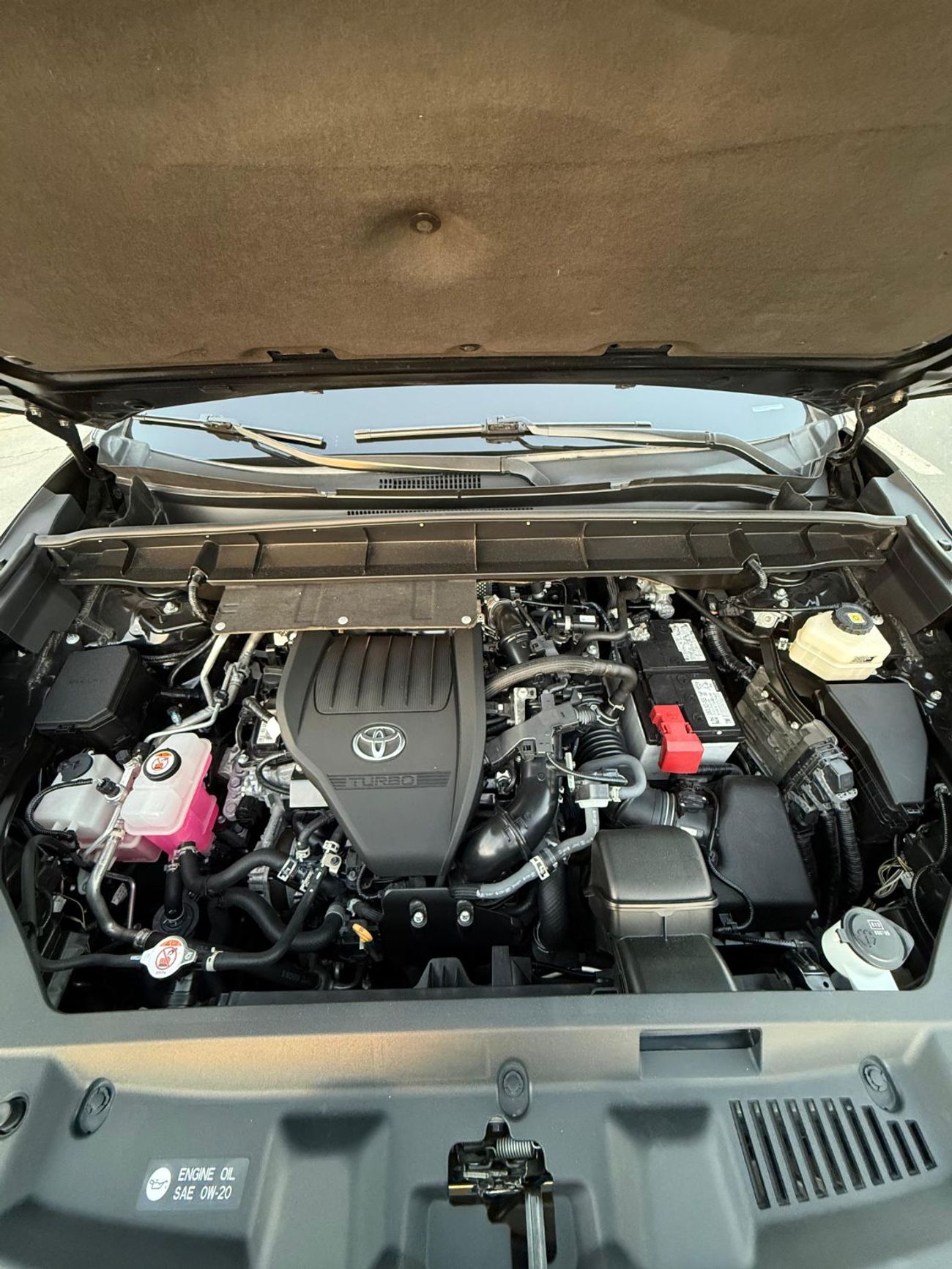 تويوتا هايلاندر LE Non Hybrid MPV LHd 2.4L V4 Turbo Petrol Engine Automatic Gear 7 Seats 5 Doors