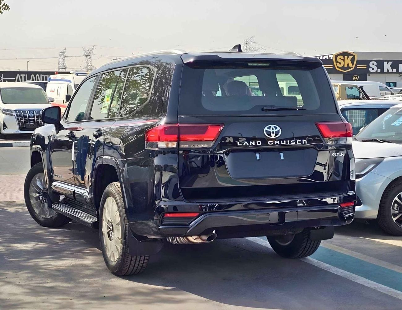 تويوتا لاند كروزر GXR HIGH OPTION / 4.0L PETROL V6 / RADAR / REAR ENTERTAINMENT SCREENS  (CODE # GXR41H)