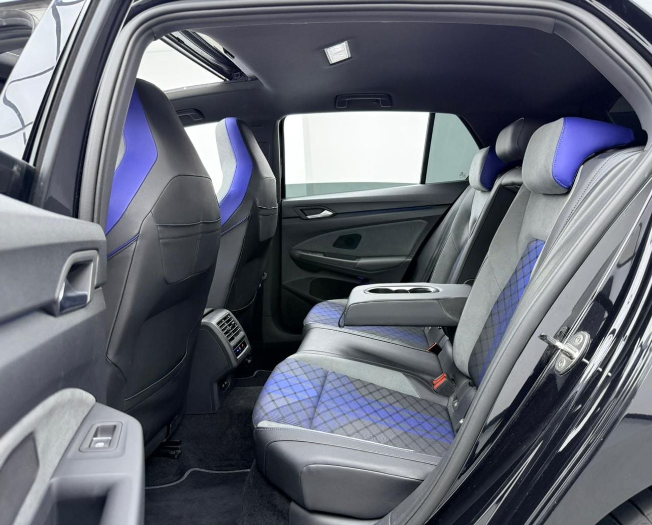 فولكس واجن جولف ار 2022 Volkswagen Golf R, Warranty, Full Agency Service History, European Specs