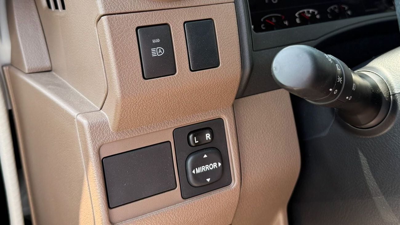 تويوتا لاند كروزر 70 TOYOTA LAND CRUISER HARD-TOP (70 SERIES) A/T 4.0L - 2025