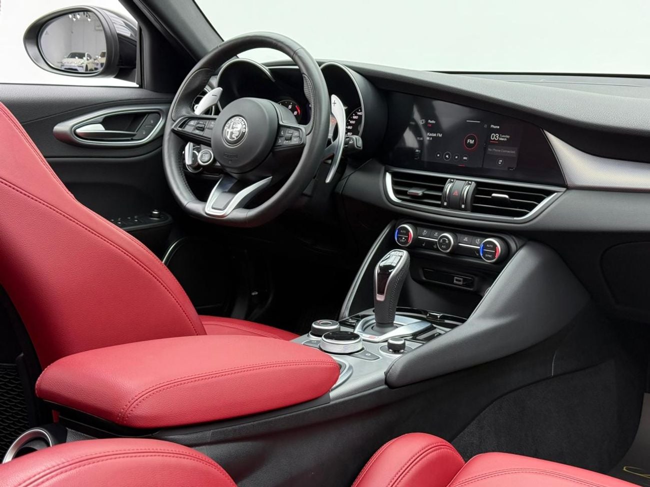 ألفا روميو جوليا 2023 Alfa Romeo Giulia Veloce Q2, 2027 Alfa Romeo Warranty + Service Pack, Very Low Km, GCC