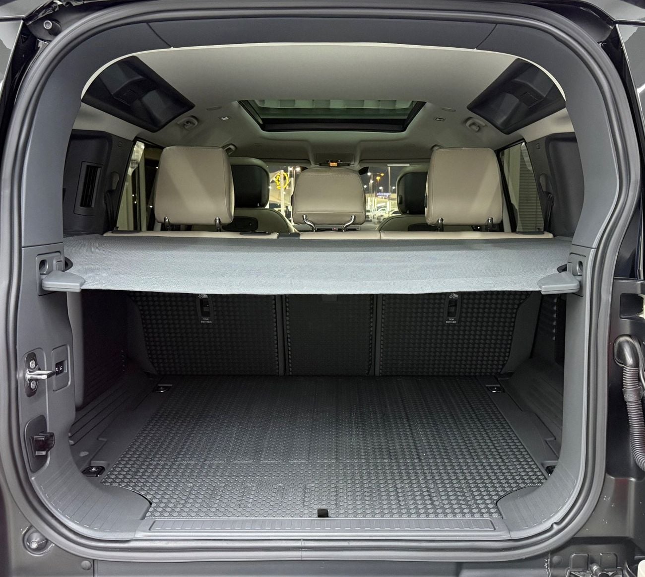 Land Rover Defender P400 110 HSE 3.0L (5 Seater)