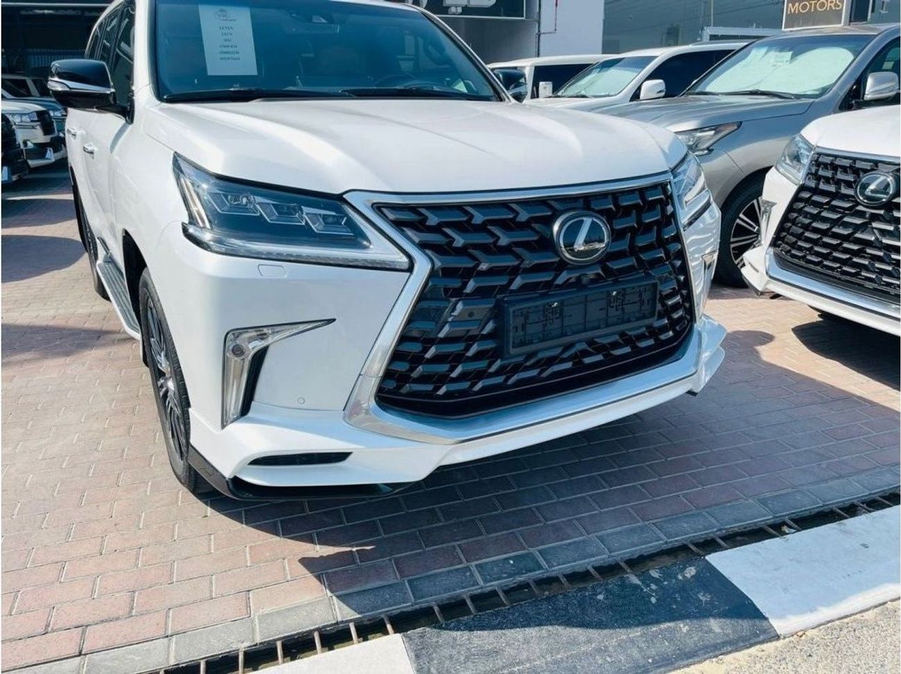 Lexus LX 570 LEXUS LX570 4 YEARS WARRANTY FROM ALFUTTAIM
