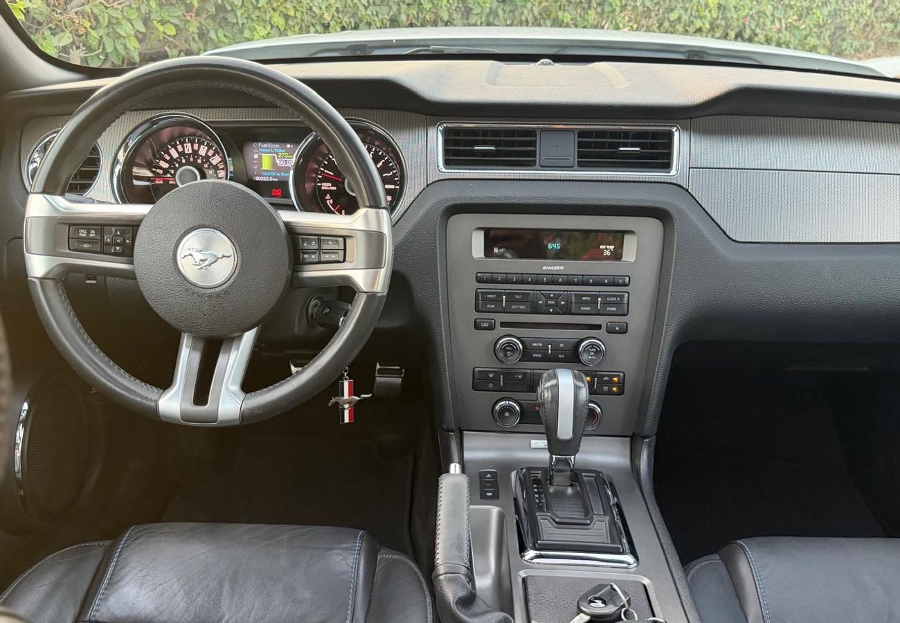 Ford Mustang PREMIUM Ford Mustang GT Premium V8 5.0L 2014 GCC Specs Full Service History Original Paint
