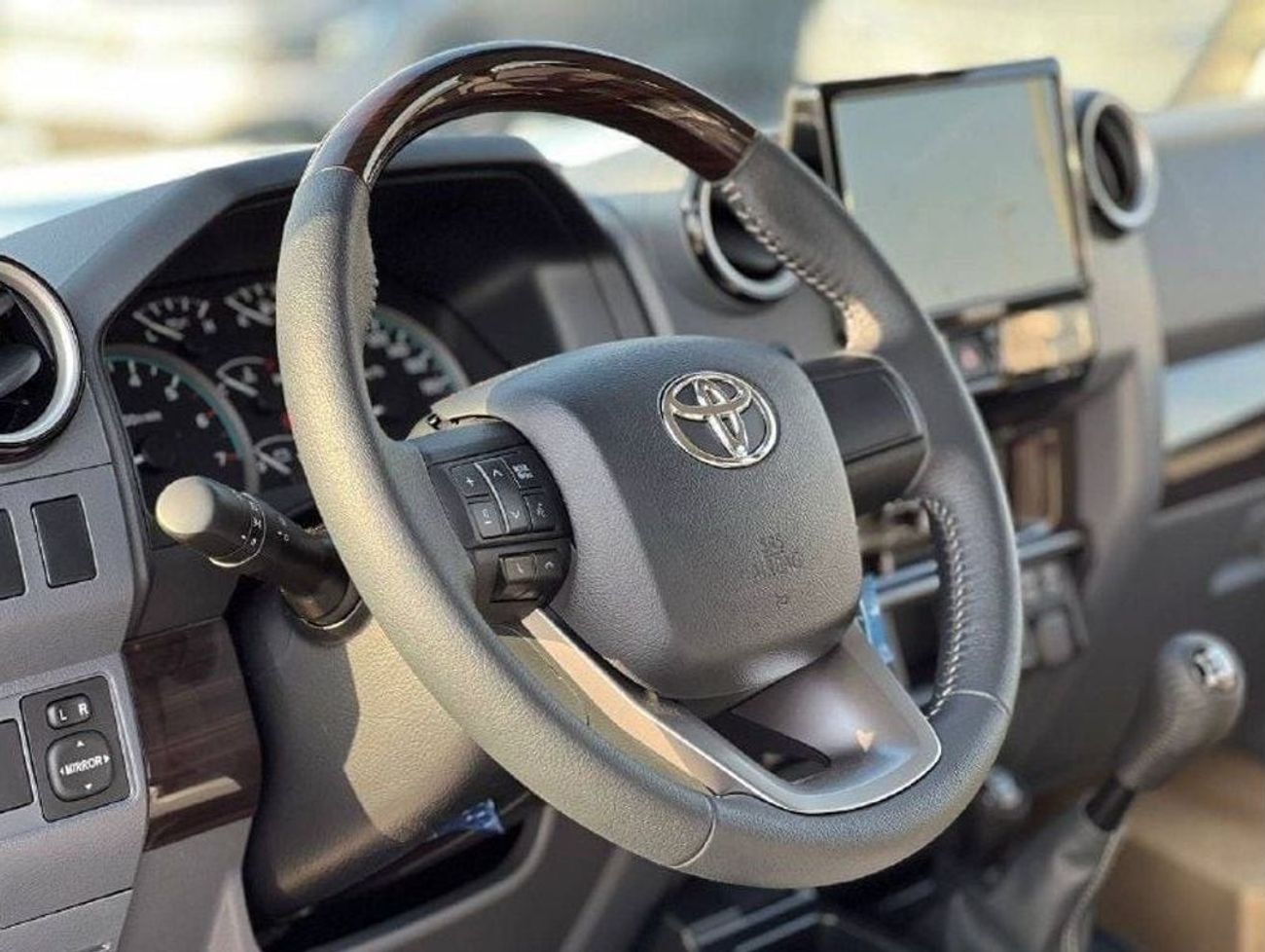 Toyota Land Cruiser 70 LC76 4.0L PTR M/T // 2024 // HIGH OPTION WITH DVD & BACK CAMERA , POWER WINDOWS , COOL BOX // SPECIA