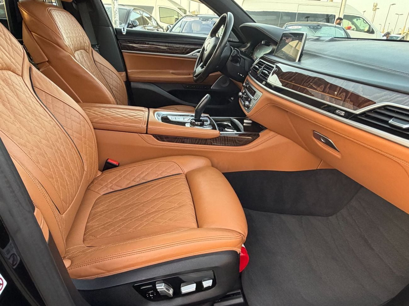 بي أم دبليو 750Li xDrive 4.4L (530 HP)