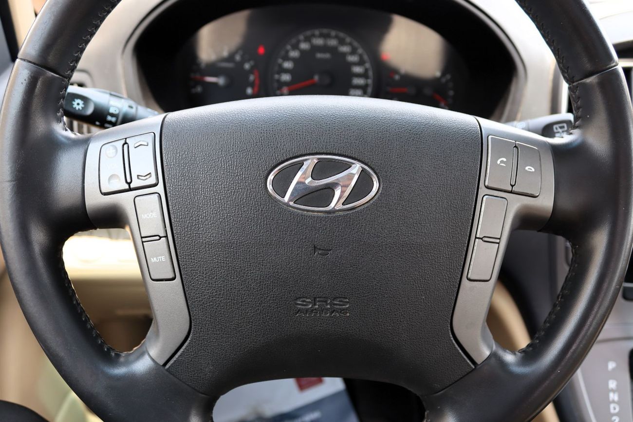 هيونداي H-1 متوسط المواصفات خالية من الحوادث - خليجي - فتحتين سقف - رقم واحد الفل - بحالة الوكالة من الداخل والخ