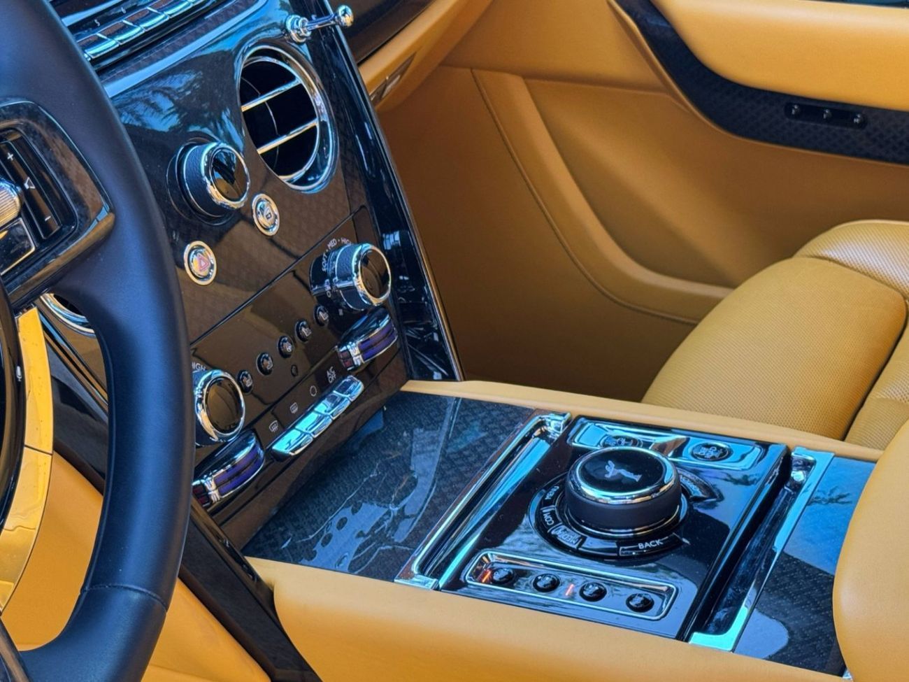 رولز رويس كولينان BLACK BADGE GCC SPEC NEAT AND CLEAN