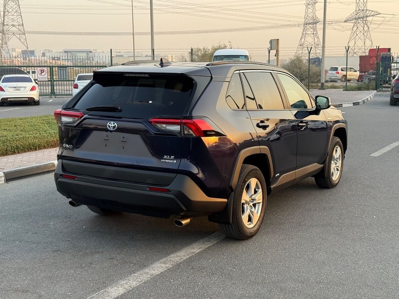 تويوتا راف ٤ XLE 2.5L