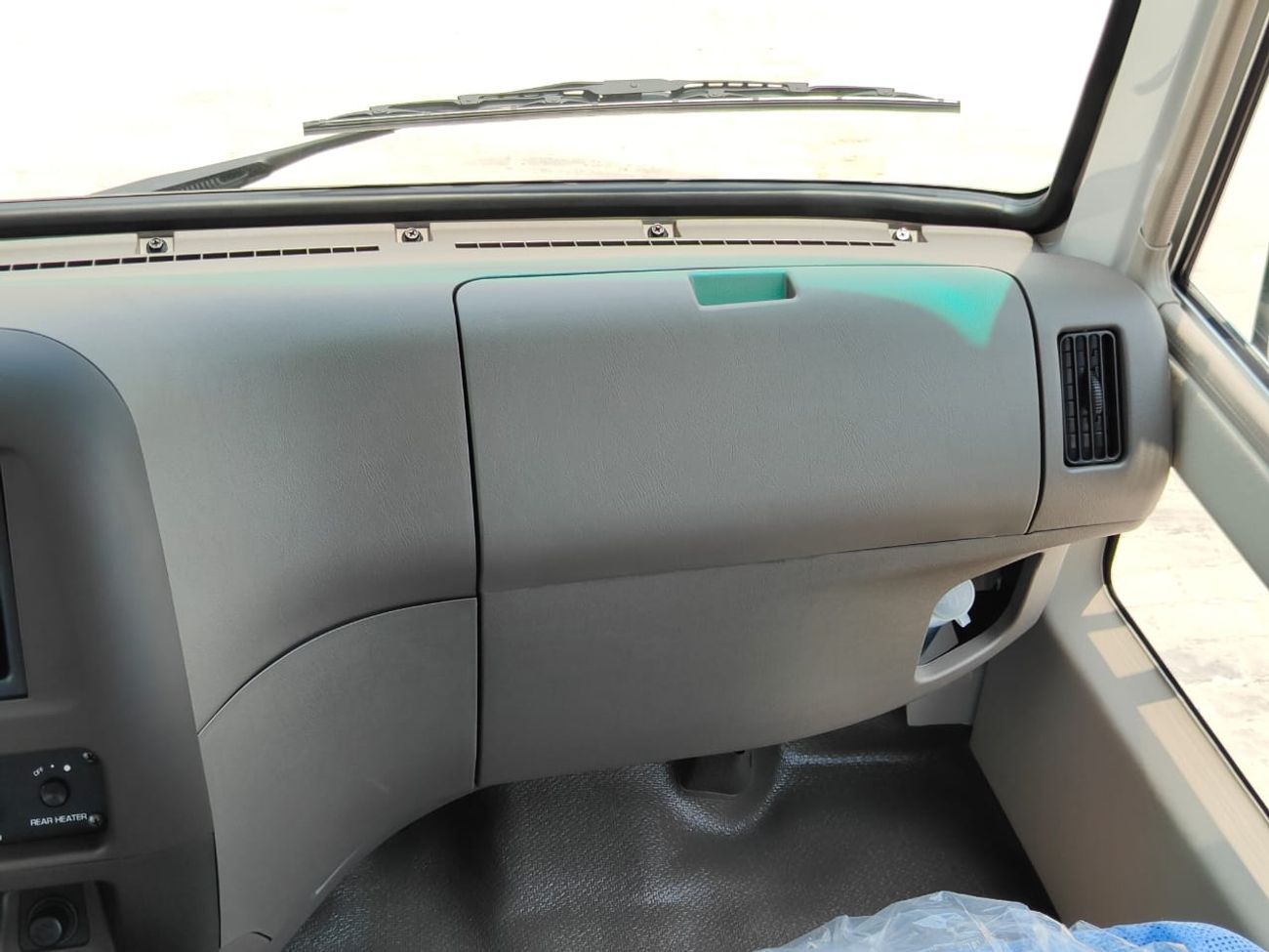 Mitsubishi Rosa 2024 Mitsubishi Rosa 26-Seater (3-Point Seatbelts) 4.9L 4-Cyl Turbo Diesel Euro-4 M/T RWD For Export