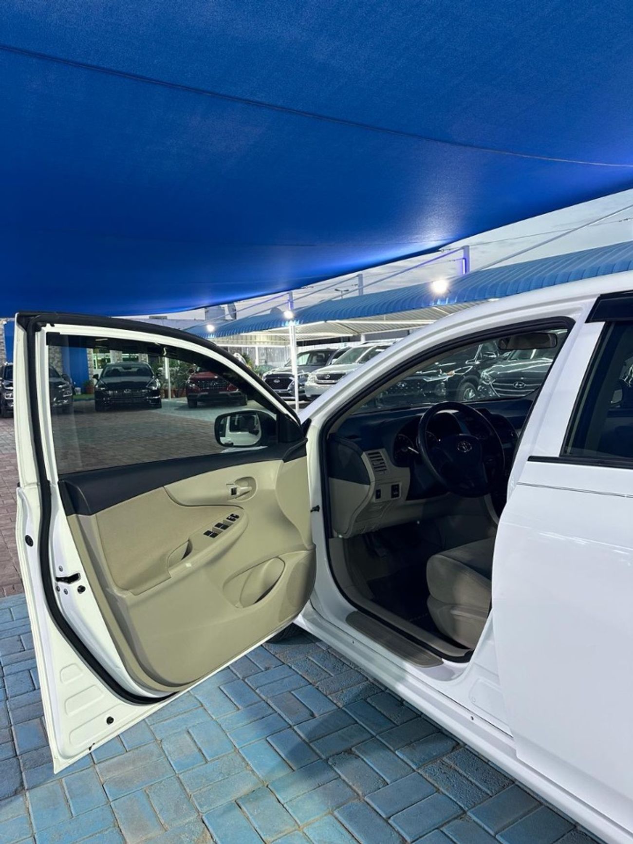 Toyota Corolla This car is in perfect condition, 2013, with an engine capacity of 1.8 and a manual transmission.