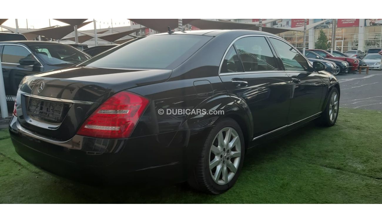 مرسيدس بنز S 350 خليجى - بانوراما - شاشة - كاميراخلفية - أبواب شفط - مرايا كهربائية - رنجات - حساسات - أنوار ضباب