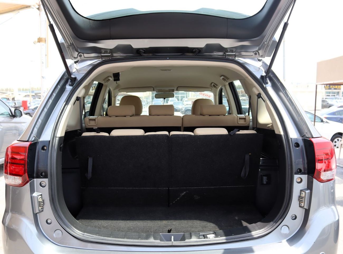 Mitsubishi Outlander GLX Basic MITSUBISHI OUTLANDER 2020  ACCIDENTS FREE - GCC - 7STR - 4WD - ORIGINAL PAINT - PERFECT CO