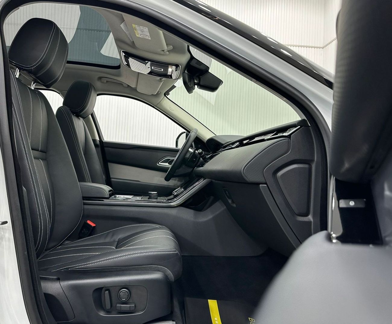 لاند روفر رينج روفر فيلار 2020 Range Rover Velar P250 S, Sep 2025 Range Rover Warranty + Service Pack, Low Kms, GCC