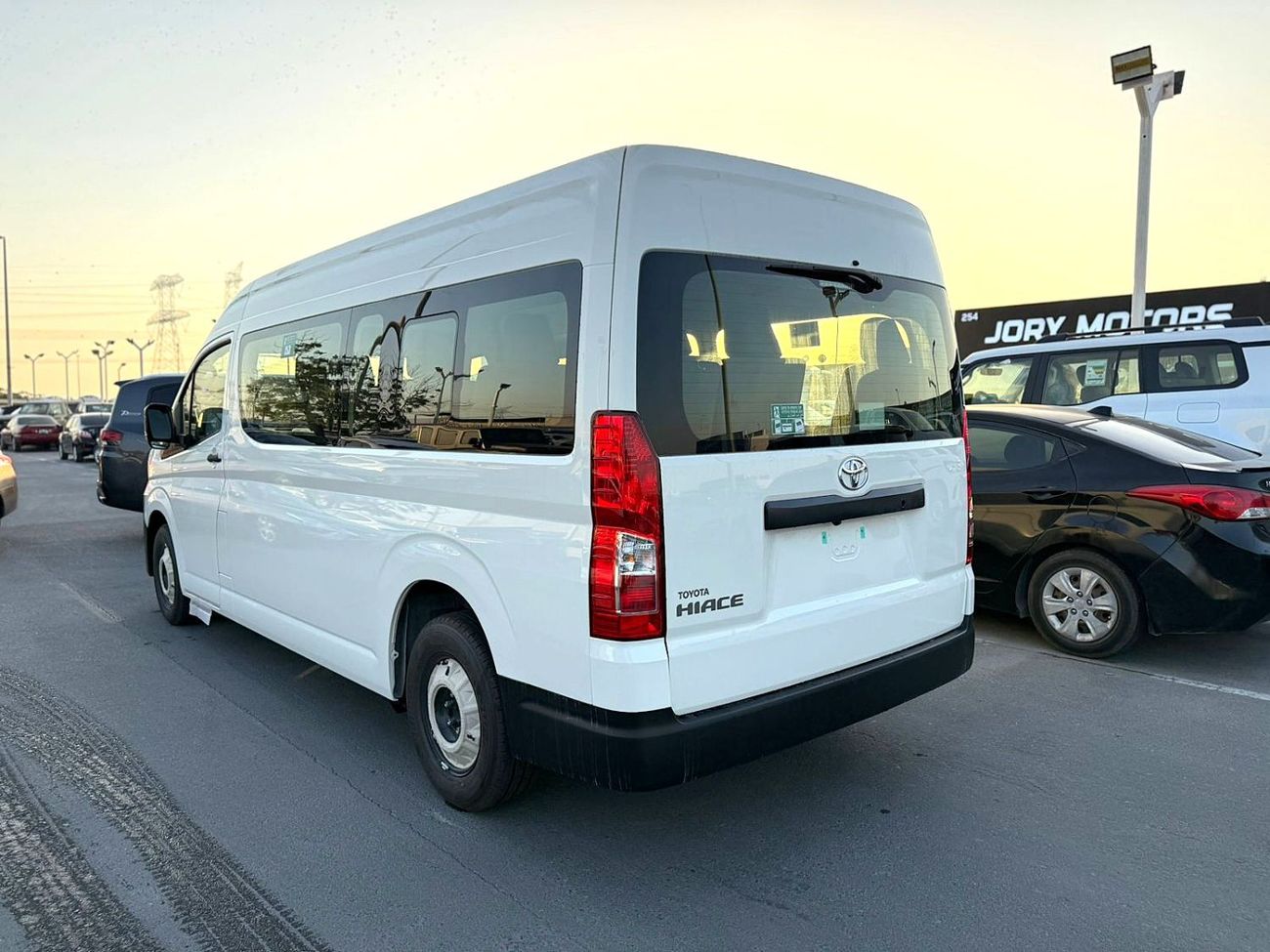 تويوتا هاياس TOYOTA HIACE OMANI 13 SEATS , 3.5L PETROL V6 , M/T HIGH ROOF 2026 MODEL