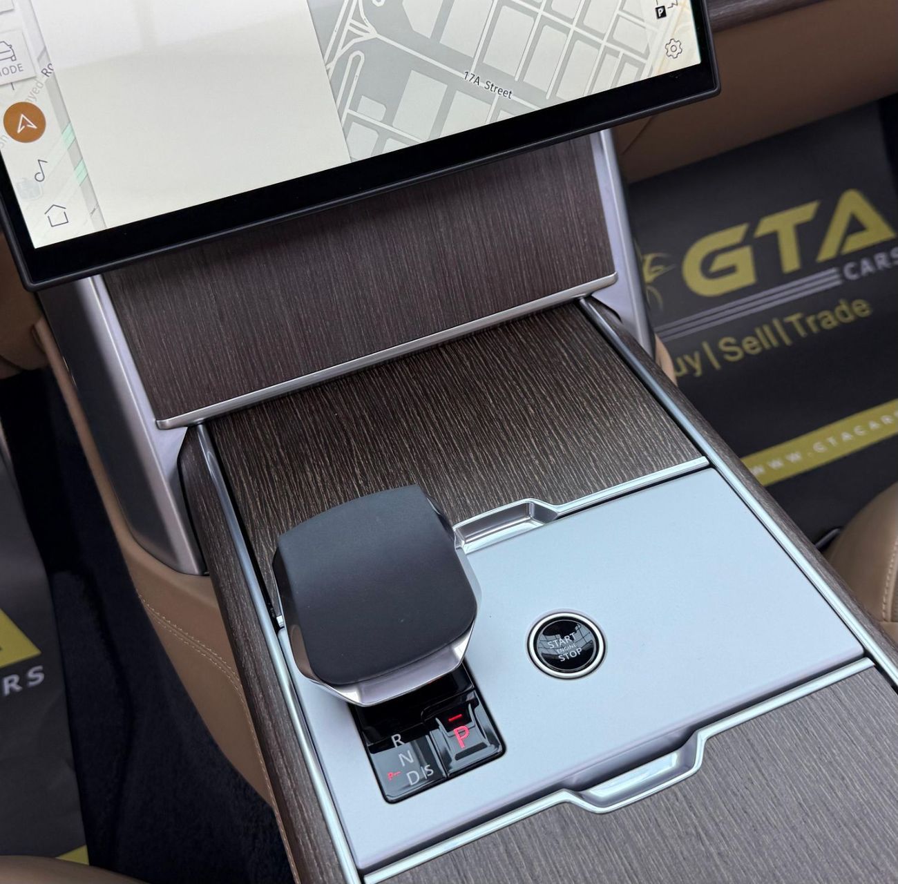 لاند روفر رينج روفر  2024 Range Rover Vogue HSE, 2029 RR Warranty + Service Pack, Very Low Km, Fully Loaded, GCC