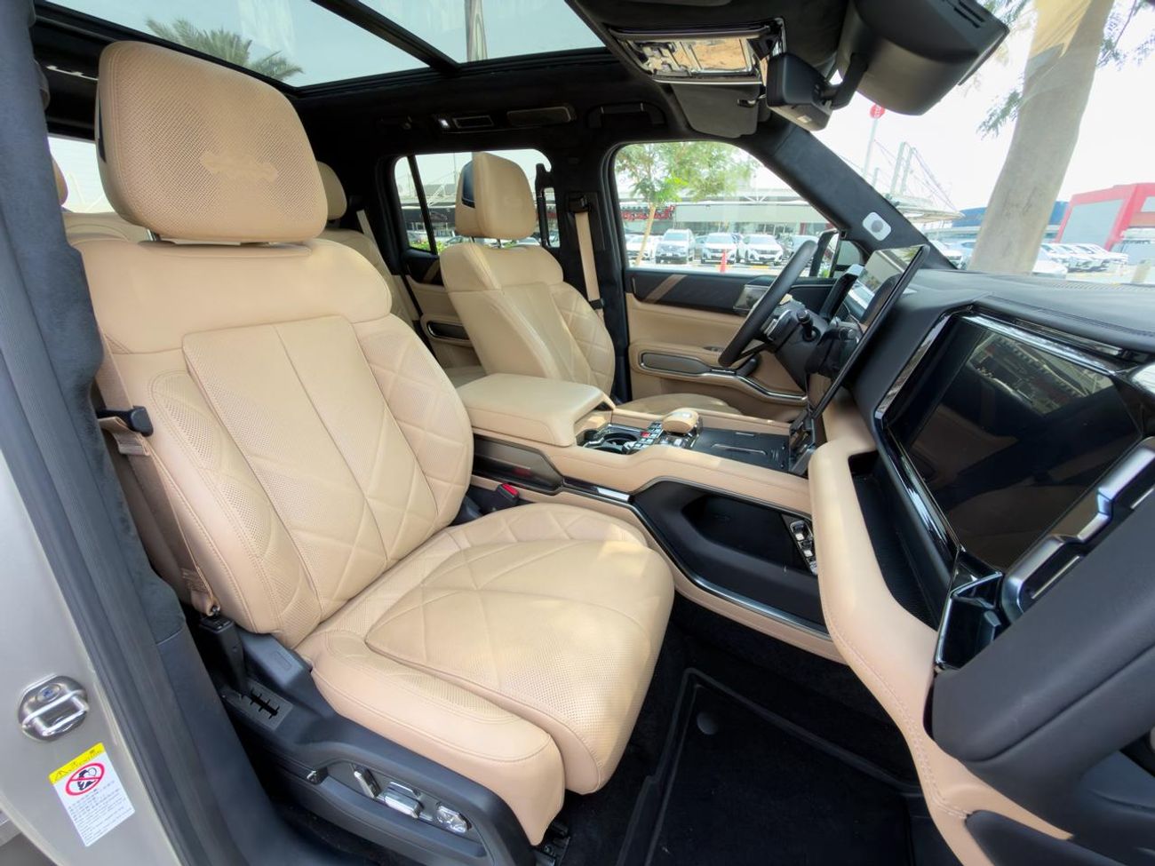 BYD Leopard 8 Smart and Brave Flagship Edition (7 Seats) 2024 BYD Leopard 8 Flagship | 2.0L Hybrid (Plug-In) | 939